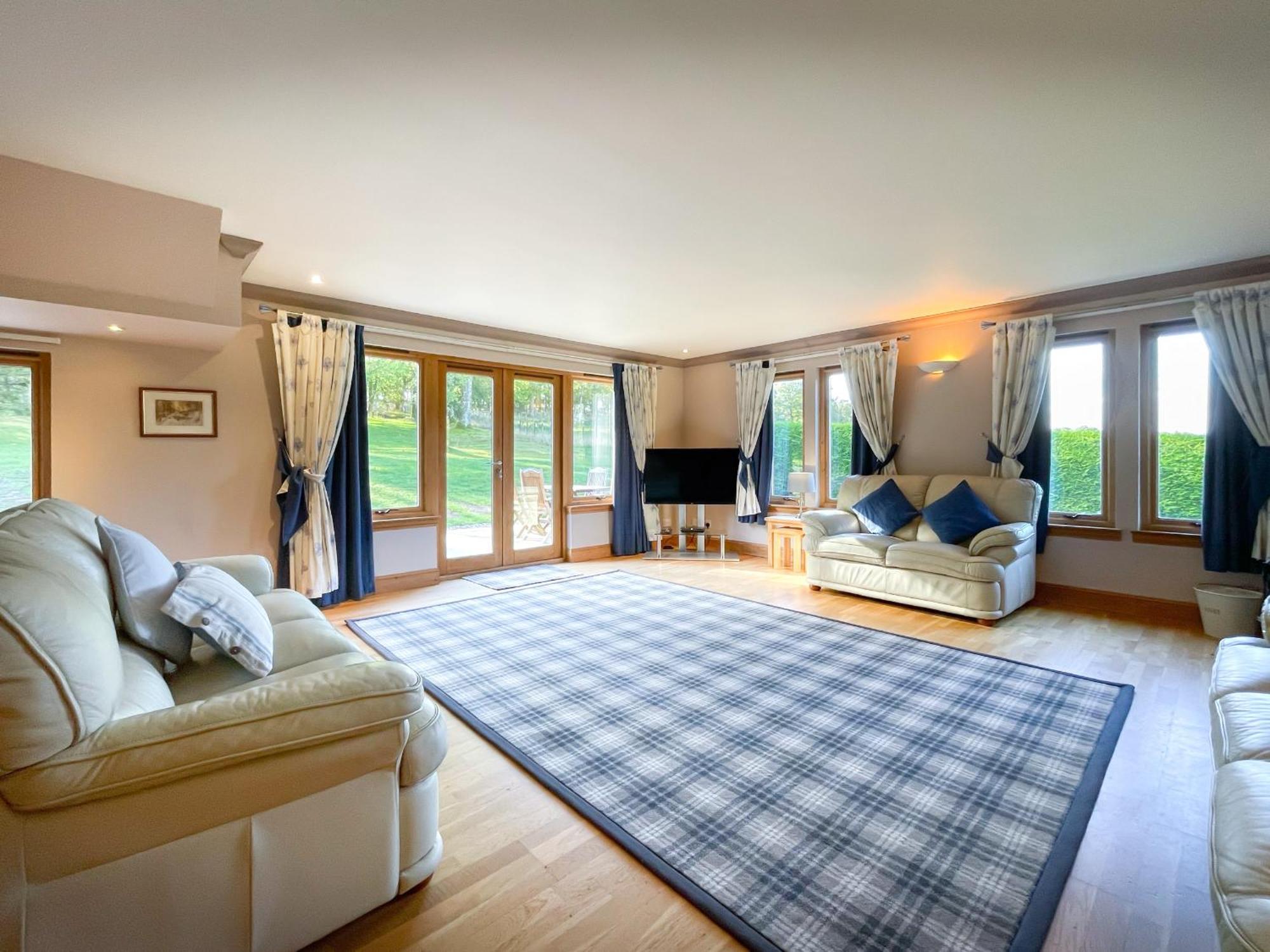 Loch Lomond Luxury Lodges Драймен Екстериор снимка